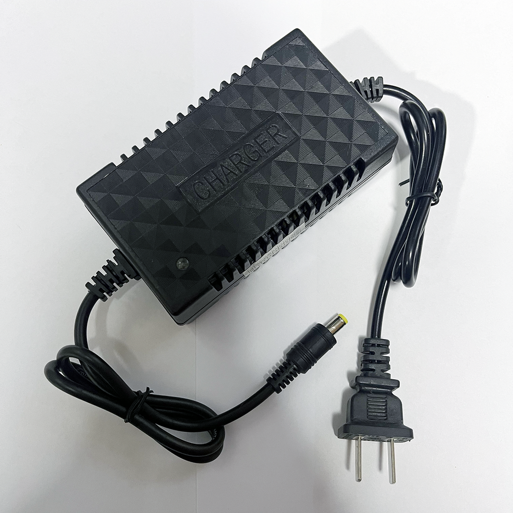 AC Adapter / Charger 13.8V 2A (12V Battery)