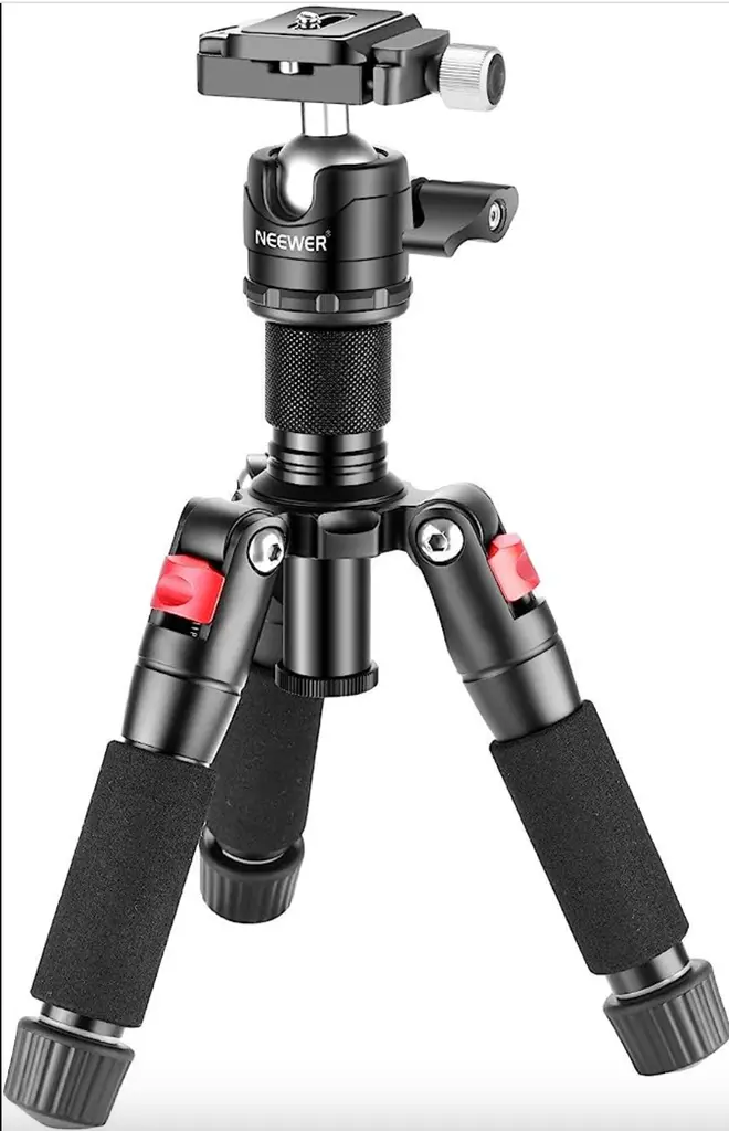 Neewer Portable Desktop Mini Tripod – Made of Aluminum Alloy, 20 inches / 50 centimeters height with 360-degree rotating ball head. Product number:10094008